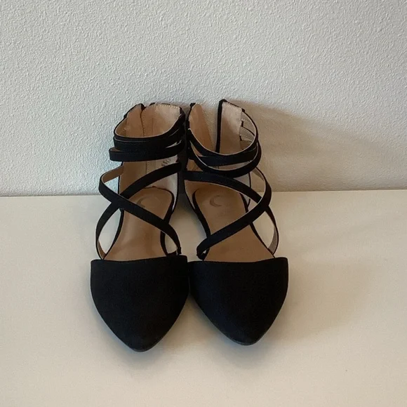 Journee Collection Elegant Black Strappy Women's Flats - Picture 5 of 5